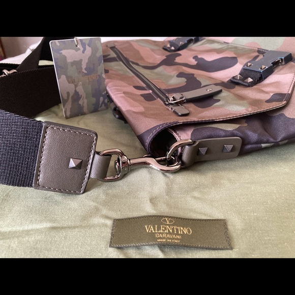 Valentino Garavani Camouflage Messenger Bag NWT - Picture 7 of 16